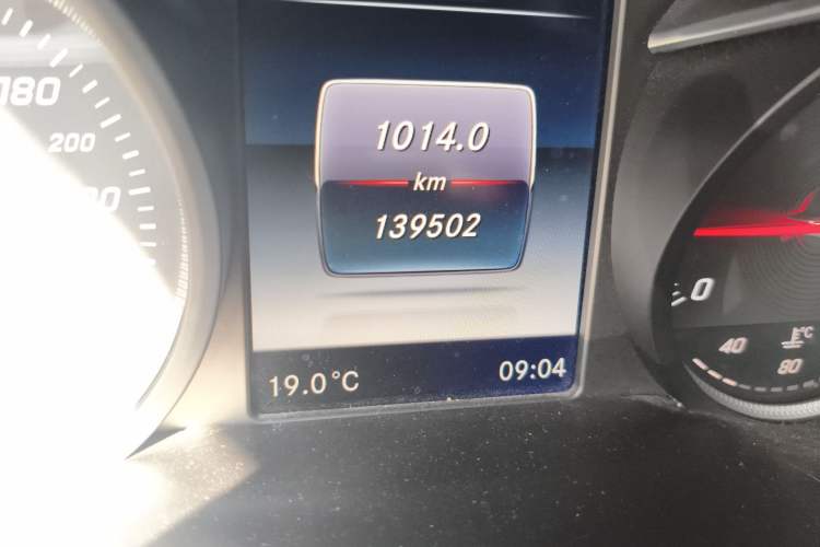 Used Mercedes-Benz C-Class 2016 C 200 L Sport Edition Odometer Close Up