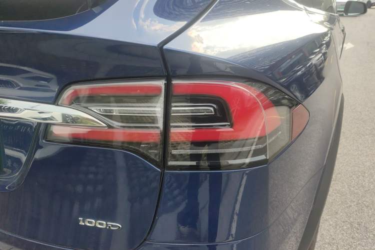 Used Tesla Model X 2017 X 100D Long Range Edition Right Rear Taillight