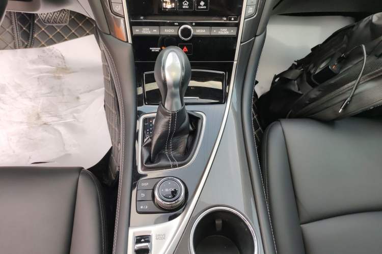 Used Infiniti Q50L 2015 2.0T Comfort Edition Gear Lever