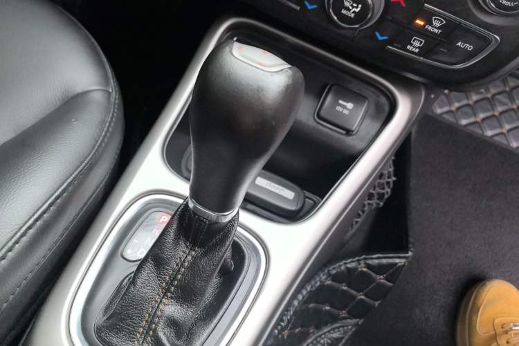 Used Jeep Compass 2017 200T Automatic Family Edition Gear Lever