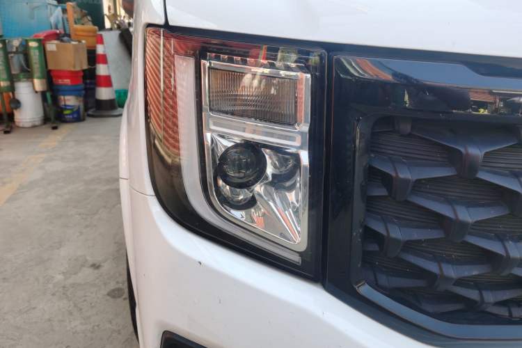 Used JMC Fushun 2022 2.0T Manual Multi-Function Passenger Vehicle Short Wheelbase Low Roof 6-Seater
