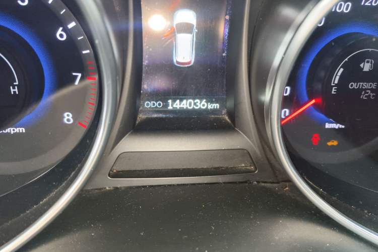 Used Hyundai Santa Fe 2015 2.4L Automatic Two-Wheel Drive Smart Version 5 Seats
