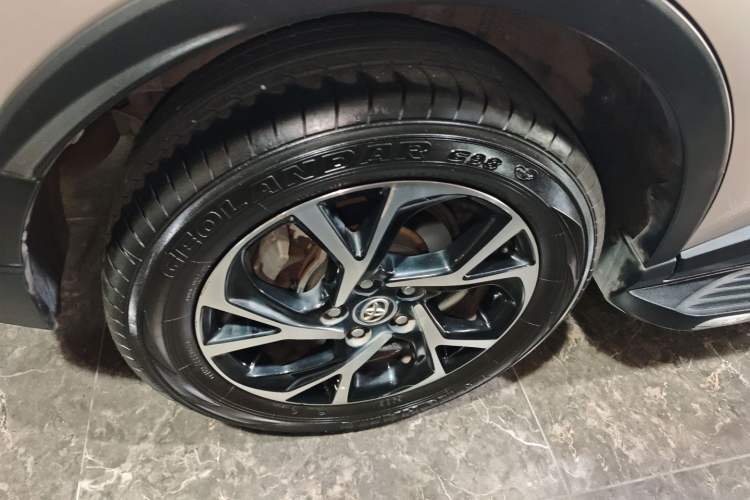 Used Toyota C-HR 2018 2.0L Leading with Sunroof China VI Standard Right Rear Wheel Hub