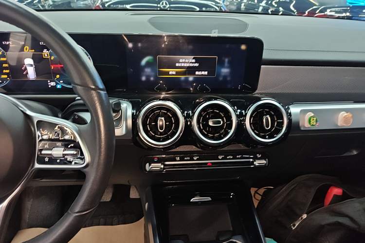 Used Mercedes-Benz GLB 2023 GLB 200 Dynamic Edition Audio And AC Panel