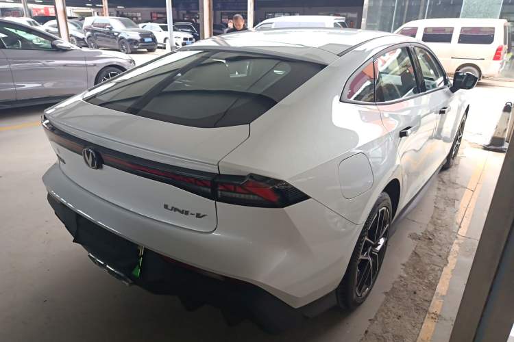 Used CHANGAN UNI-V iDD 2024 Blue Whale Smart Electric iDD 136km ZhiKu Model