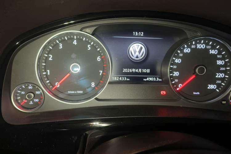 Used Volkswagen Touareg 2016 3.0 TSI Standard Version Odometer Close Up