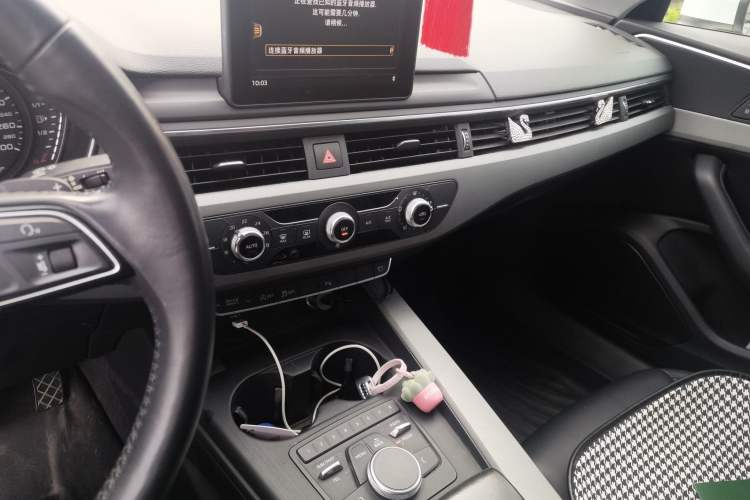 Used Audi A4L 2018 30th Anniversary Edition 40 TFSI Trendy Model Audio And AC Panel