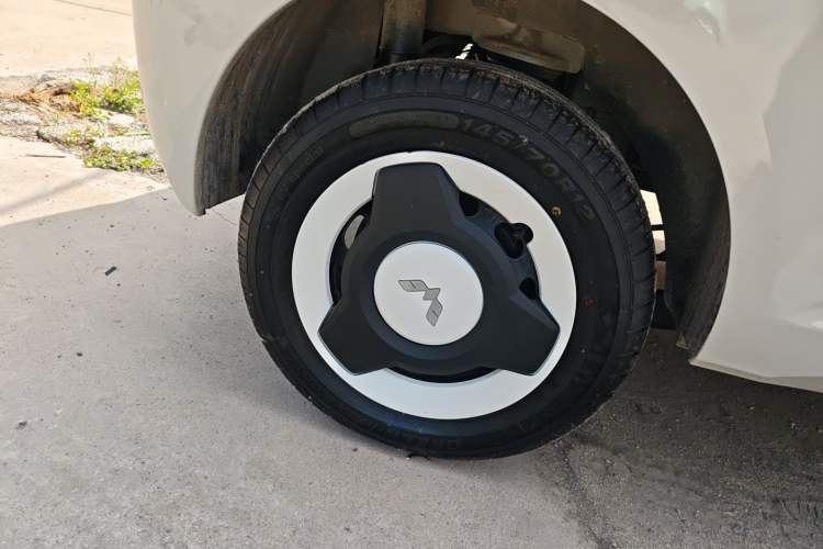 Used Wuling Hongguang MINIEV 2024 3rd Generation 215km Youth Edition Right Rear Wheel Hub