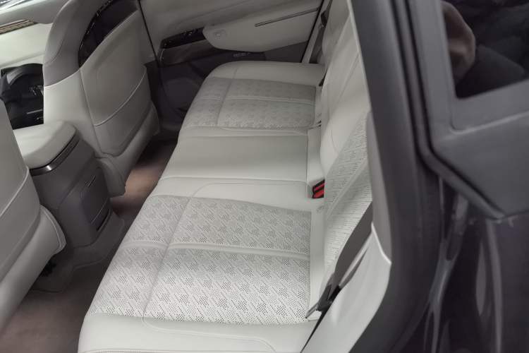 Used Zeekr 7X 2025 100 kWh Long-Range Rear-Wheel Drive with Intelligent Driving Features
