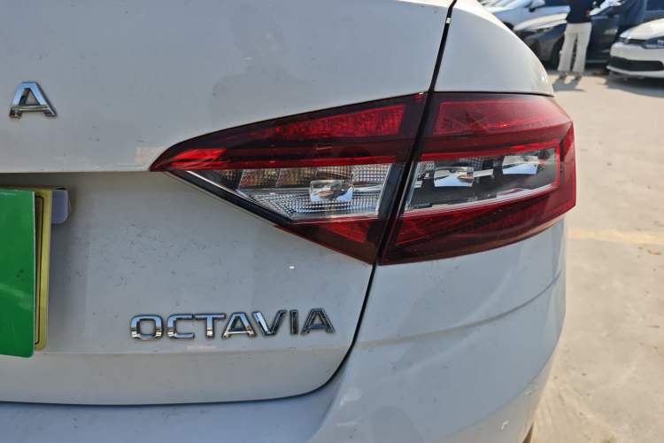 Used Skoda Octavia 2020 1.5L Automatic SmartDrive Luxury Edition Exterior 3