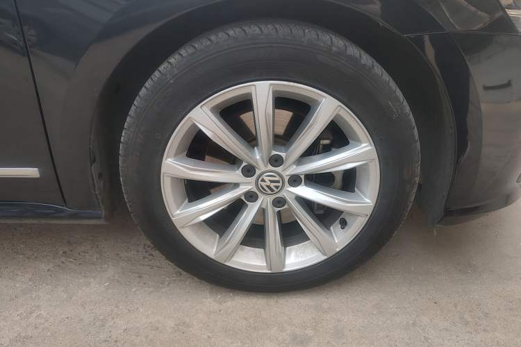 Used Volkswagen Passat 2017 330TSI DSG Luxury Edition Right Front Wheel Hub