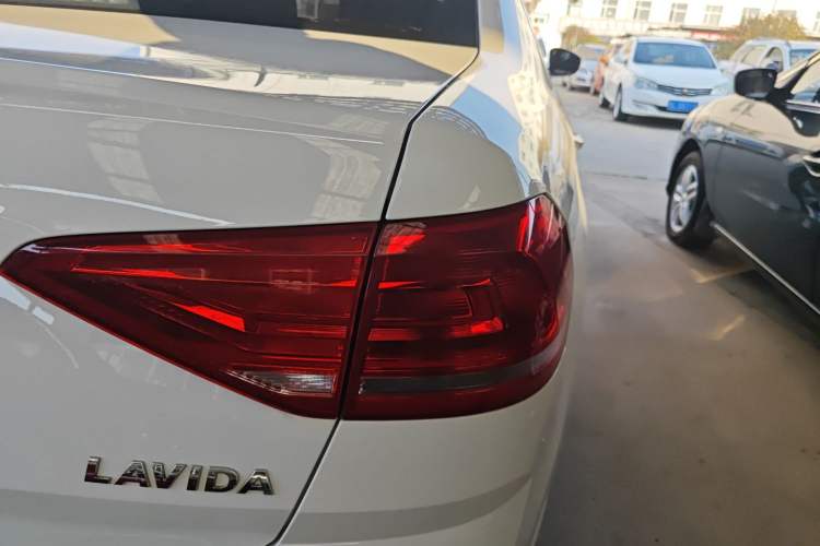 Used Volkswagen Lavida 2017 1.6L Manual Fashion Edition
