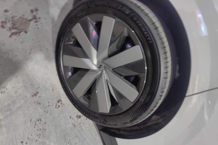 Used Li Auto i6 2025 Model Two-Wheel-Drive Standard Type Right Rear Wheel Hub