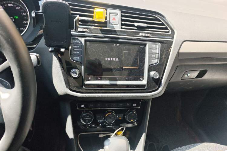 Used Volkswagen Tiguan L 2018 330TSI Automatic Two-Wheel Drive Luxury Edition Audio And AC Panel