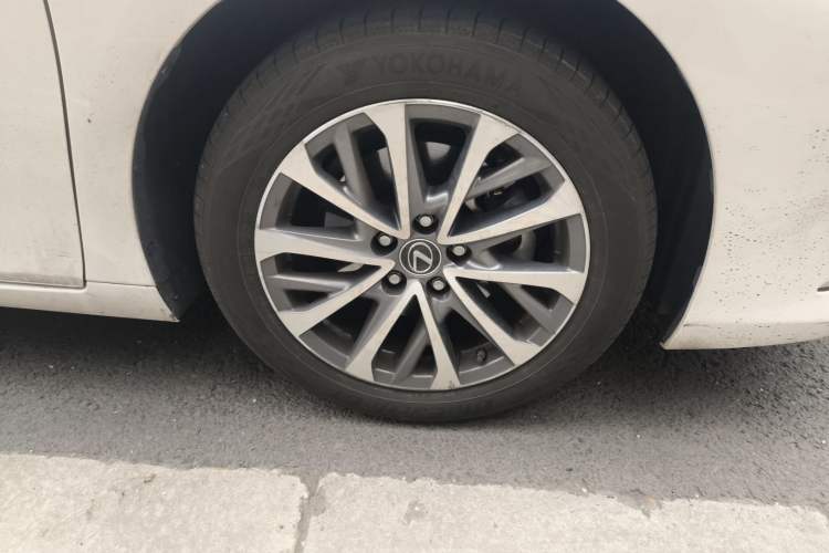 Used Lexus ES 2023 200 Excellence Edition
