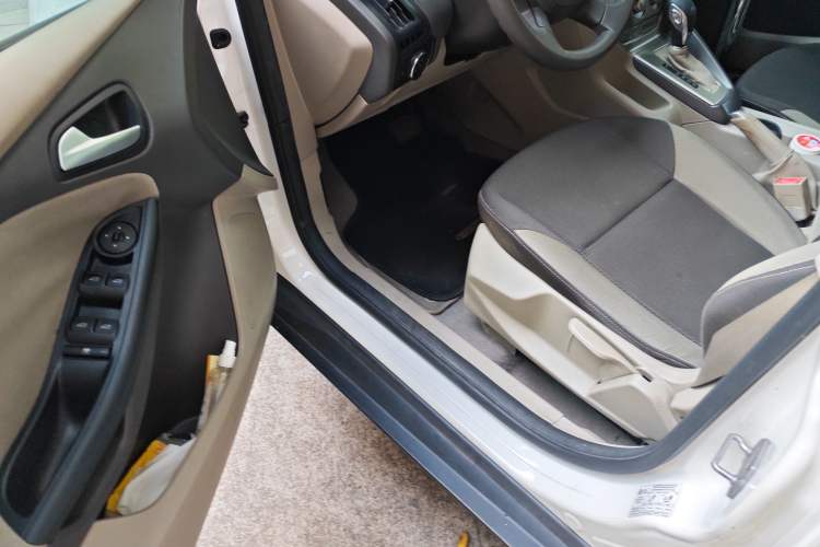 Used Ford Focus 2012 Sedan 1.6L Automatic Comfort Model
