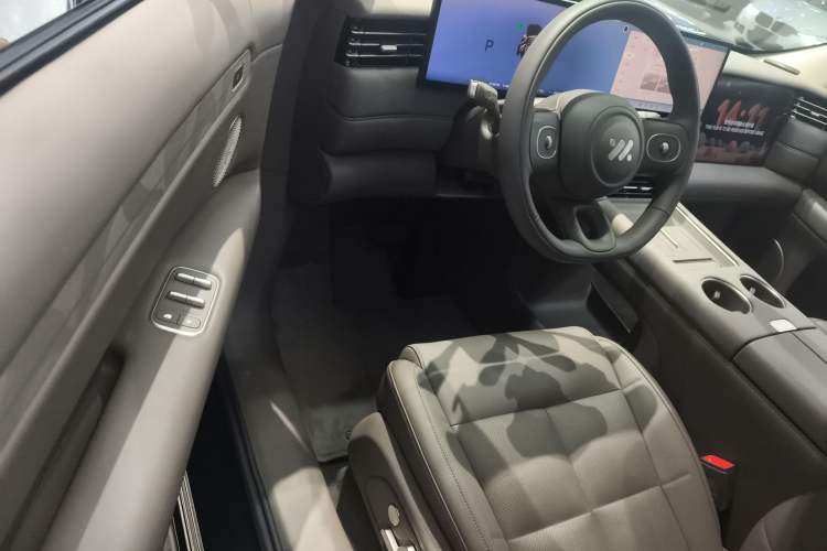 Used IM LS6 2026 Model Range-Extending 66 Max+ Driver Seat