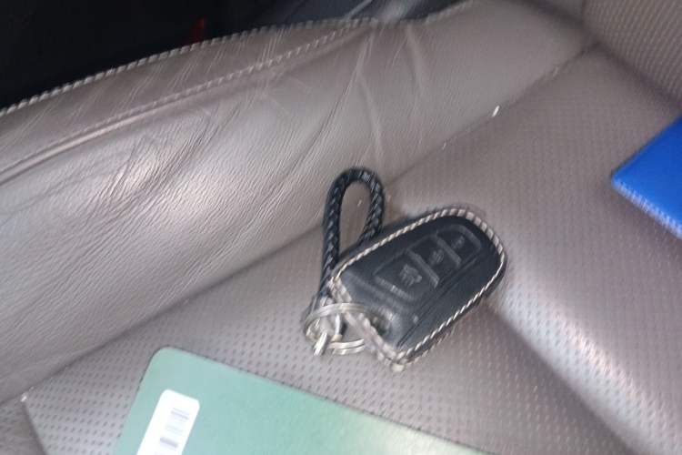 Used Hyundai Grand SantaFe 2013 3.0L 7-Seater Two-Wheel Drive Comfort Edition Vehicle Key