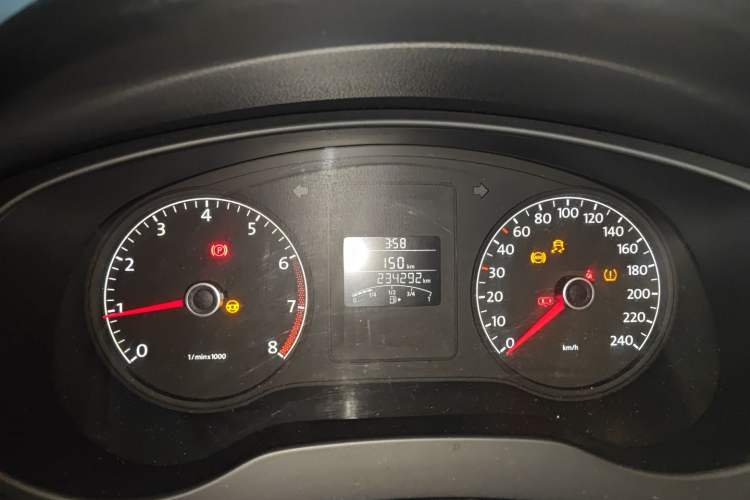 Used Volkswagen Sagitar 2012 1.6L Manual Fashion Edition Instrument Cluster
