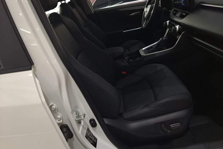 Used Toyota Wildlander 2023 2.0L CVT Four-Wheel Drive Luxury PLUS Edition
