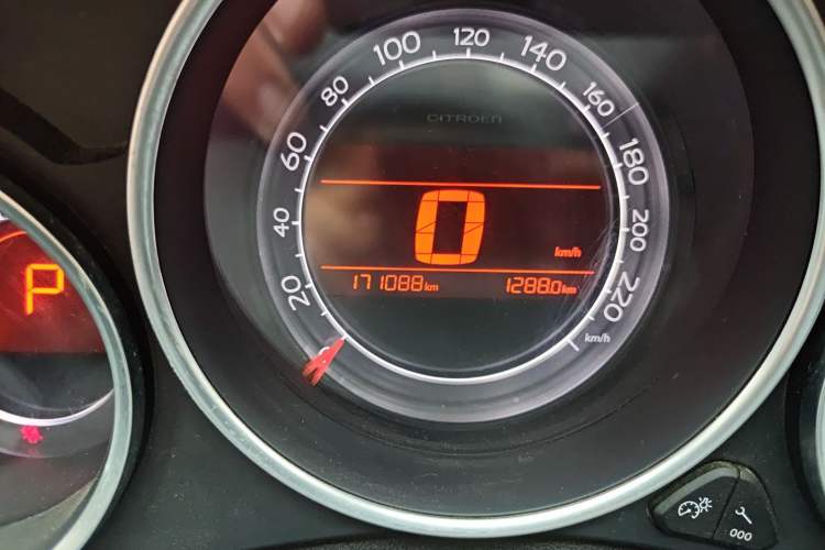 Used Citroen C4L 2015 1.8L Automatic Prestige Edition Odometer Close Up