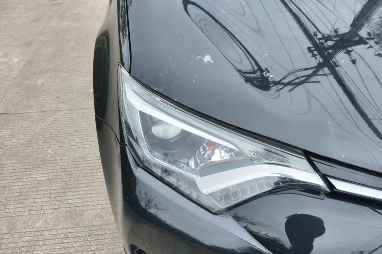 Used Toyota RAV4 2019 2.0L CVT Two-Wheel Drive Luxury Version China VI Standard