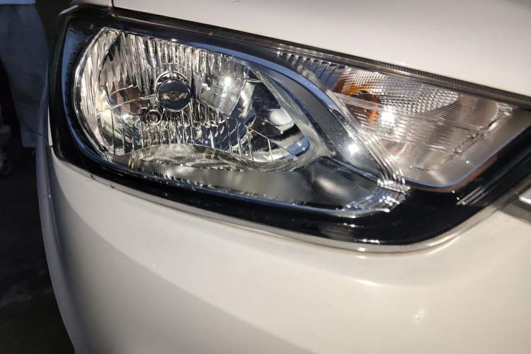 Used Chevrolet Aveo Sonic 2014 Sedan 1.4SL AT Stylish Sunroof Edition
