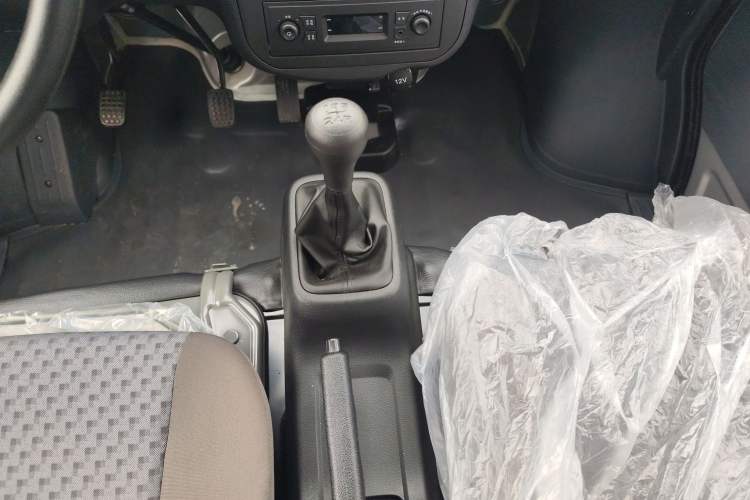 Used Wuling Zhiguang 2023 1.5L Practical Version 5/7 Seats Gear Lever