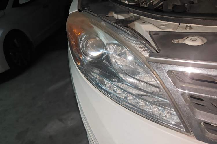 Used GAC Trumpchi GS5 2012 2.0L Automatic Two-Wheel Drive Anniversary Edition Right Front Headlight