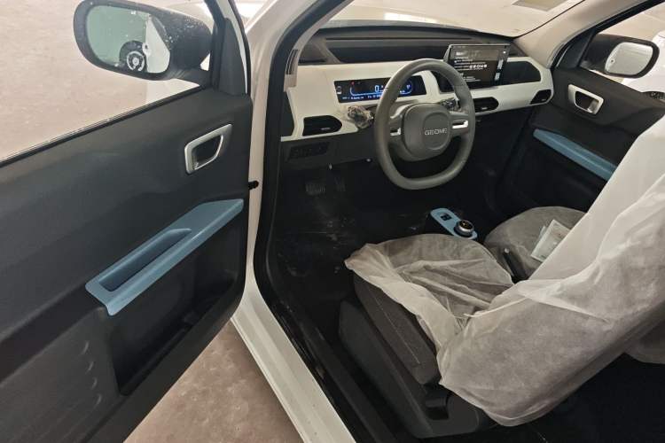 Used Geely Galaxy Panda 2024 Panda Mini 200km Endurance Bear Driver Seat