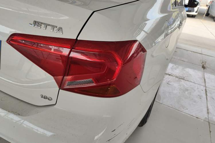 Used Volkswagen Jetta 2017 1.5L Manual Fashion Edition