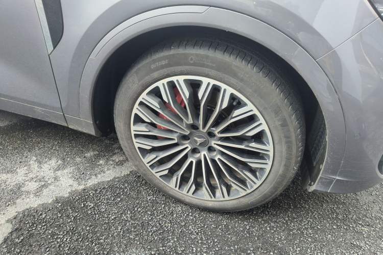 Used VOYAH FREE 2025 Model FREE+ Four-Wheel-Drive Qiankun Edition Right Front Wheel Hub