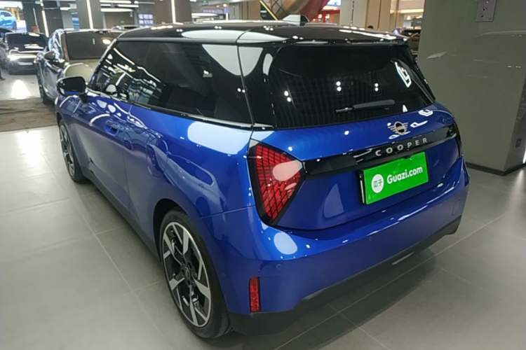 Used MINI Electric COOPER 2024 452km COOPER SE Artist
