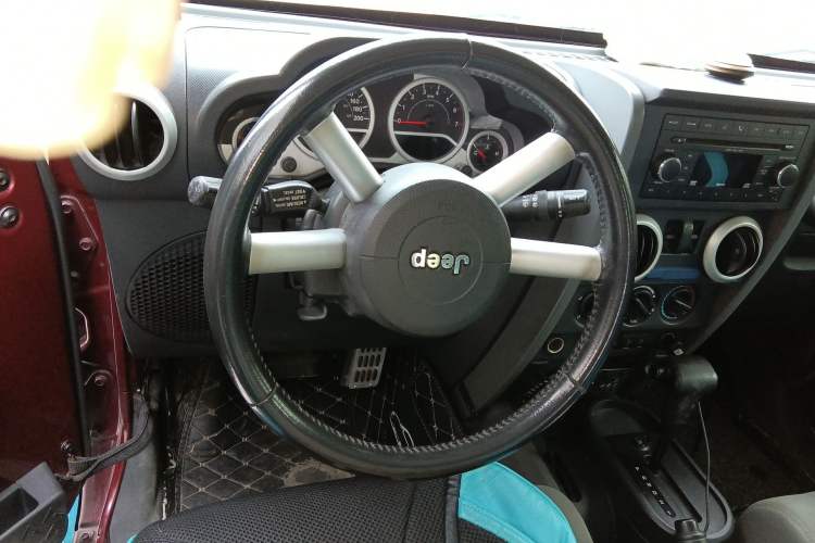 Used Jeep Wrangler 2008 3.8L Sahara two-door model Steering Wheel