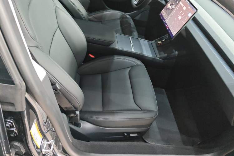 Used Tesla Model 3 2025 Rear-Wheel-Drive Version Right Front Seat