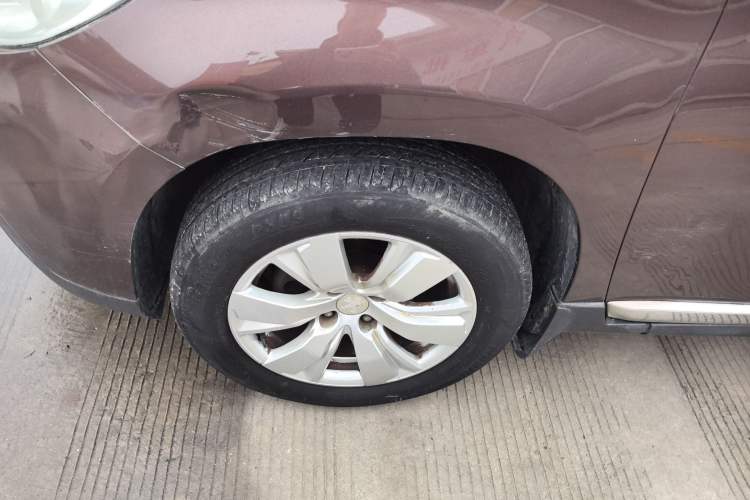 Used Peugeot 2008 2014 1.6L Manual Fashion Edition Left Front Wheel Hub