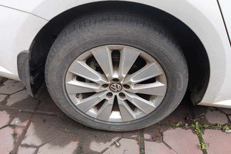 Used Volkswagen Lavida 2013 Restyled Classic 1.6L Automatic Comfort Edition Right Rear Wheel Hub