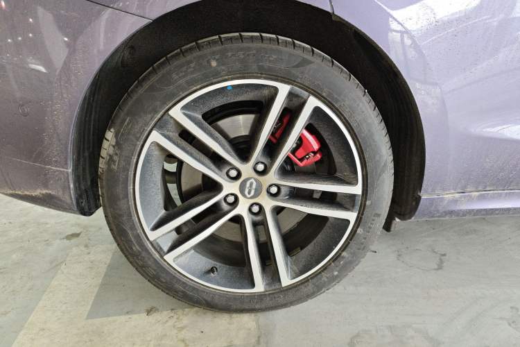 Used Hima AITO M5 2025 Extended-Range Ultra All-Wheel-Drive Version Right Rear Wheel Hub