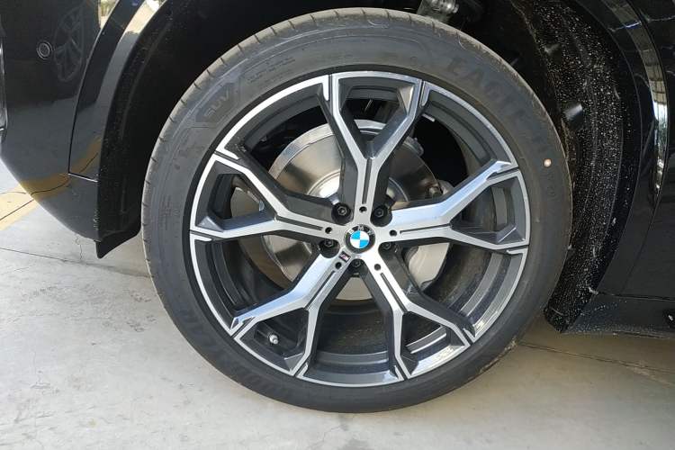 Used BMW X5 2025 Model, xDrive 30Li Prestige M Sport Night Package
