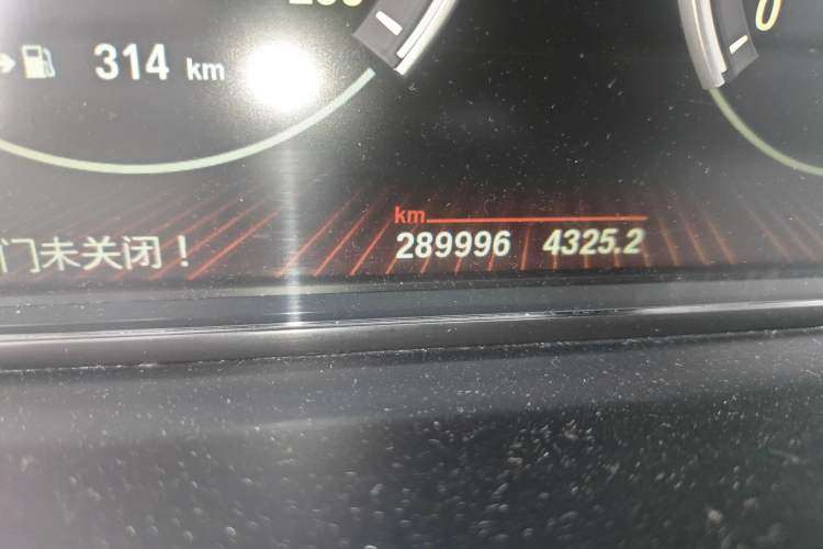 Used BMW 7 Series 2011 730Li Elegant Model Odometer Close Up