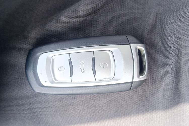 Used Geely Auto Emgrand 2016 Sedan 1.5L CVT Upward Version Interior 1