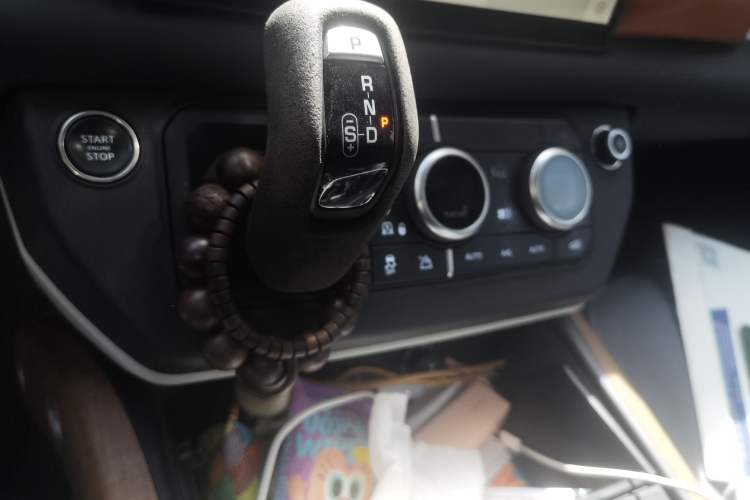 Used Land Rover Defender 2023 Facelift 110 3.0T P400 Dark Edition Gear Lever