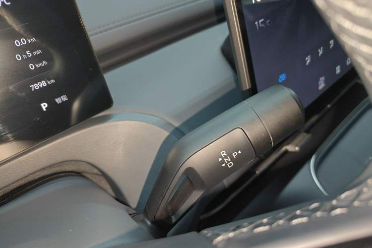 Used Geely Galaxy Xingjian 7 EM-i 2026 Model 135km Leading Edition Gear Lever