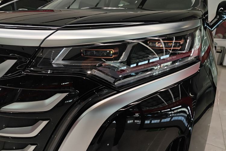 Used Denza D9 2025 DM-i Intelligent Drive 1020 Four-Wheel Drive Flagship Model