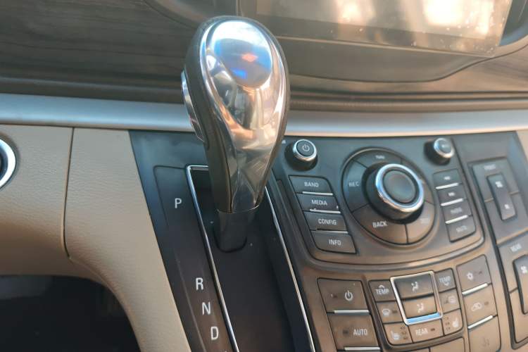 Used Buick GL8 2011 3.0L GT Luxury Business Haoya Edition
