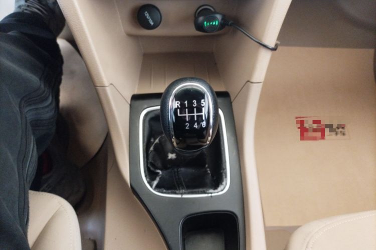 Used Baojun 730 2019 1.5L Manual Value Edition 7 Seats China VI Emission Standard Gear Lever