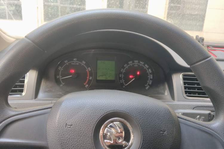 Used Skoda Rapid 2015 1.6L Manual Smart Selection Model
