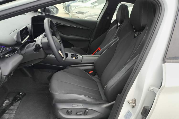 Used Volkswagen ID.UNYX 2024 Pro Long-Range Version Left Front Seat