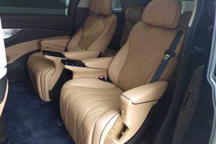 Used Denza D9 2024 DM-i 980 Four-Wheel Drive Prestige Model
