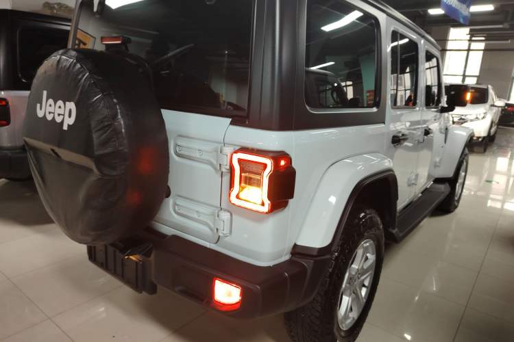Used Jeep Wrangler 2019 2.0T Sahara Four-Door Version China VI Emission Standard